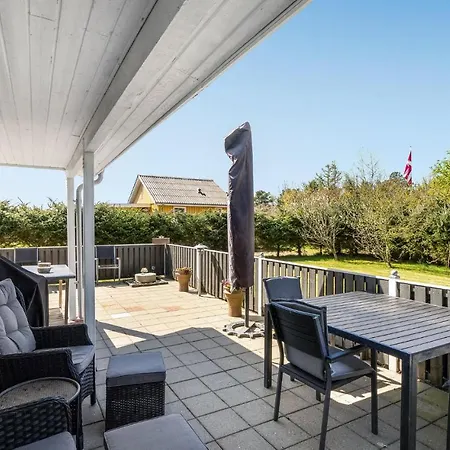 4 Bedroom Stunning In Thyholm