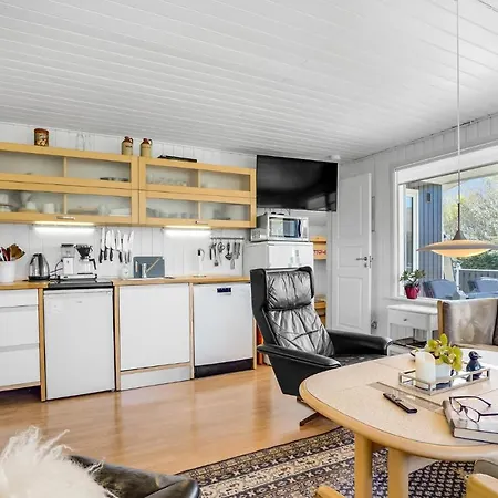 4 Bedroom Stunning In בית נופש Thyholm
