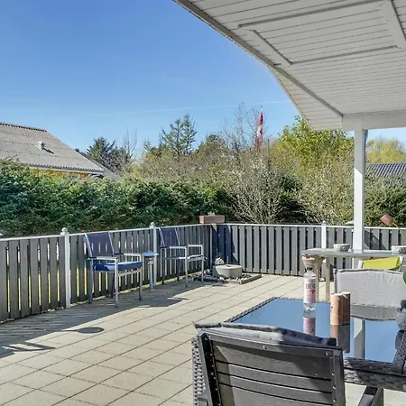 4 Bedroom Stunning In Vakantiehuis Thyholm