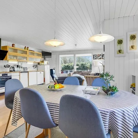 4 Bedroom Stunning In Thyholm