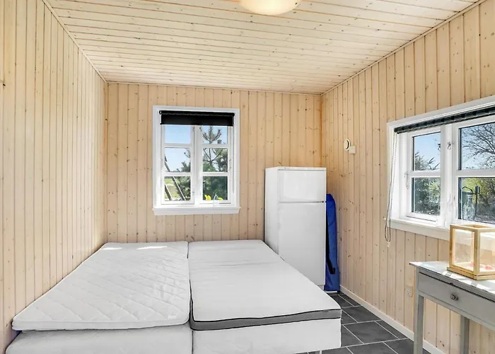 Дом отдыха 4 Bedroom Stunning In *